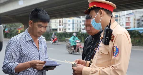 Bộ C&ocirc;ng an đề xuất bỏ quy định CSGT phải c&ocirc;ng khai &#039;chuy&ecirc;n đề&#039;