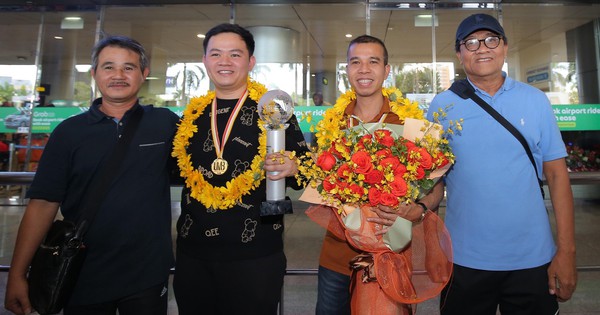 Hai nhà vô địch thế giới Trần Quyết Chiến và Bao Phương Vinh được chào đón rất nồng nhiệt