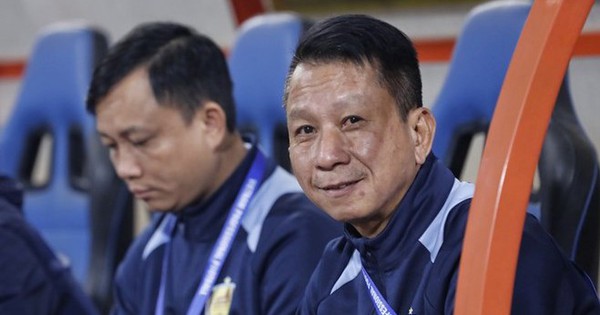 Chỉ trích trọng tài, làm ảnh hưởng uy tín V-League, HLV Văn Sỹ Sơn bị VFF phạt tiền