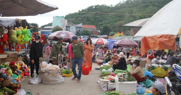 Những ngôi chợ độc đáo: Phiên chợ mỗi năm nhóm họp một lần