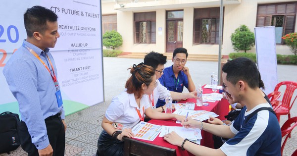 Sinh viên tìm được việc làm tại ngày hội ‘Trao cơ hội – Tạo tương lai’