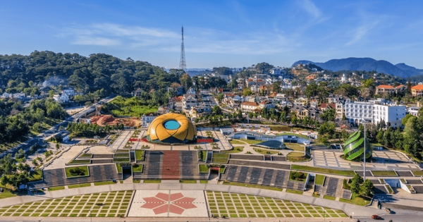 Have you checked in all these famous squares in Vietnam?