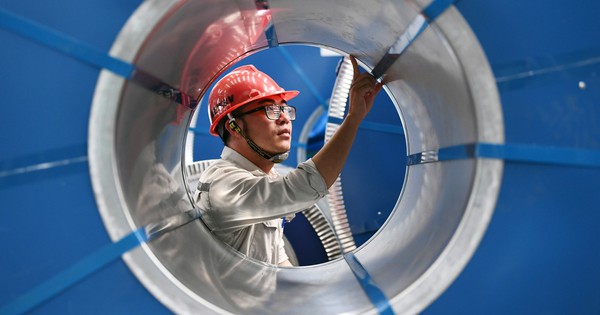 Tuyển dụng ngành sản xuất tăng, giảm số công việc ngành công nghệ, tài chính