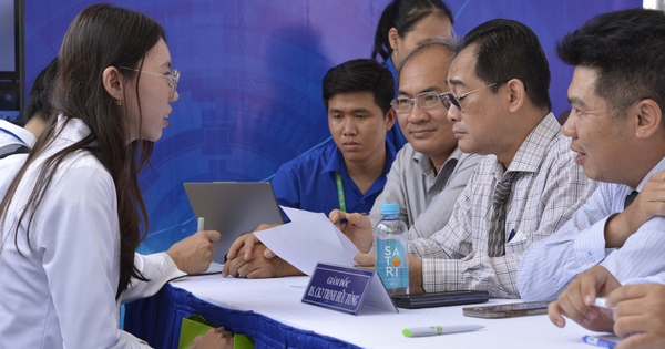 Nơi tuyển xong nhanh, có nơi không tuyển được ai