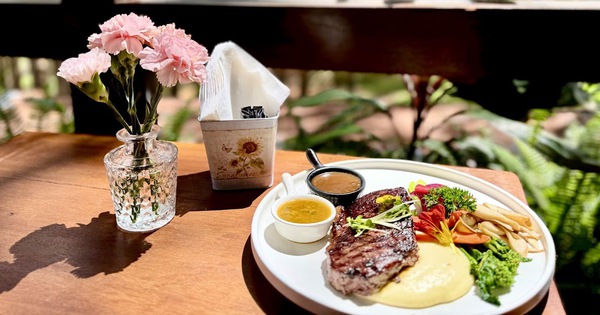 Watch the sunset and enjoy delicious beefsteak in Da Lat