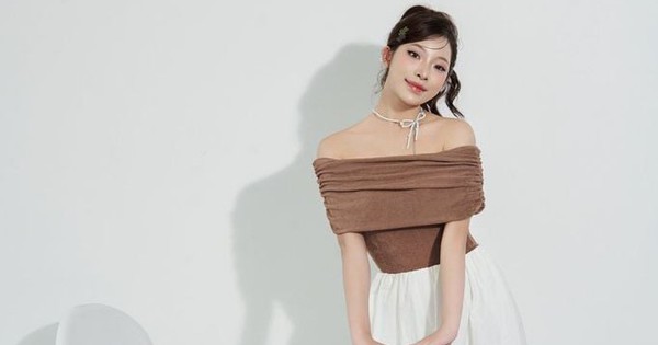 Simple yet stylish when going out with off-shoulder top