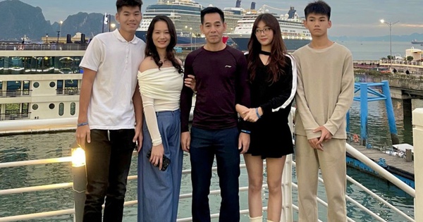 'Bờ vai' vững chãi của sao U.23 Việt Nam Nguyễn Hiểu Minh: Con đi đâu, bố mẹ theo đấy!