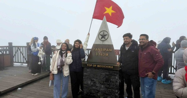 Du lịch bứt tốc bất chấp mưa bão