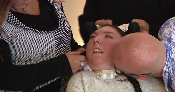 Phép màu cô gái không có não vẫn sống đến 20 tuổi