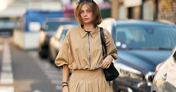 Chân váy midi và giày lười, bộ đôi kết hợp đi làm đi chơi đều đẹp