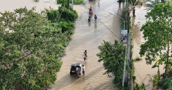 Quốc gia giữa những tâm bão