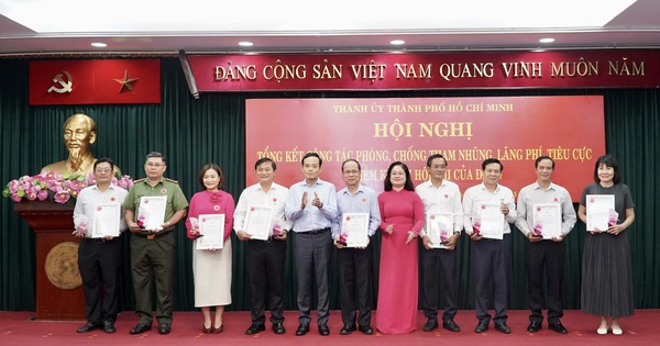 Báo Thanh Niên nhận giải tập thể xuất sắc về công tác phòng, chống tham nhũng TP.HCM