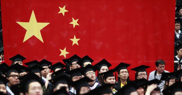 Ông Trump bảo vệ đại học Mỹ tuyển sinh viên Trung Quốc, chỉ trích Pháp