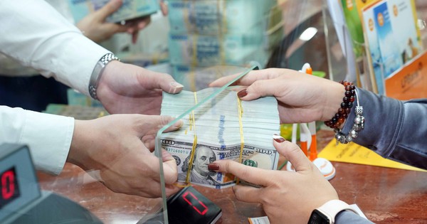 Giá USD hôm nay 11.11.2025: Ngân hàng tăng chiều bán ra, thị trường tự do đứng yên