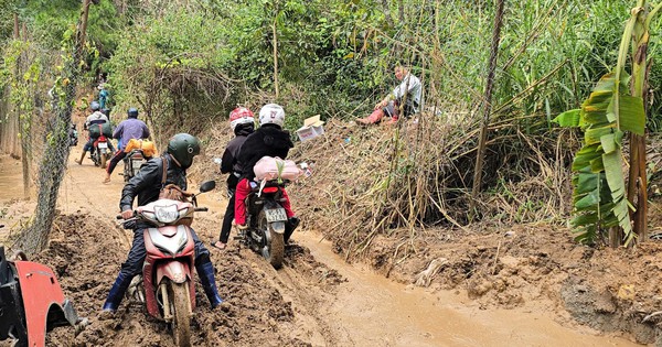 Sạt lở đèo D'Ran khiến giá vận chuyển hàng hóa tăng gấp đôi