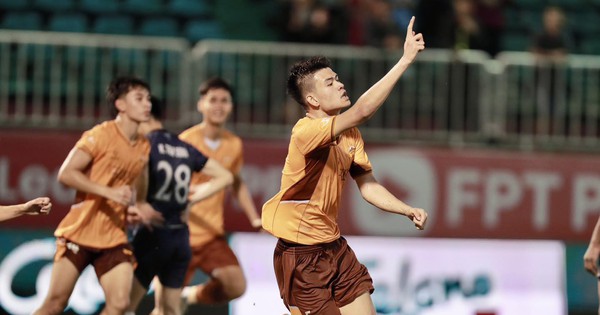 Muốn thấy ông Vũ Tiến Thành lại ăn mừng cực ‘dị’, HAGL phải làm gấp điều này…