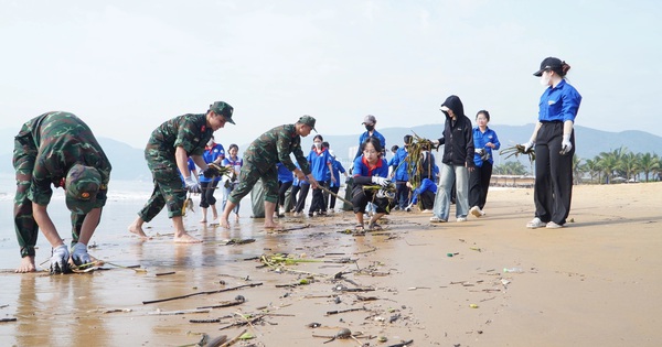 Nỗ lực hồi sinh 'hòn ngọc miền Trung' sau bão Kalmaegi