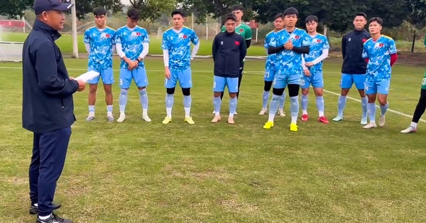 Vĩ Hào nhận chúc mừng, U.23 Việt Nam tập buổi duy nhất trước đại chiến U.23 Trung Quốc