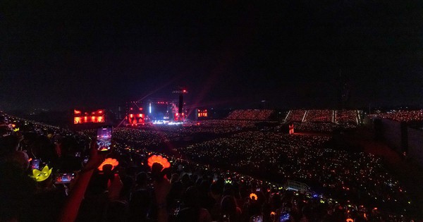 Điều gì khiến fan 'lụy' G-DRAGON 2025 WORLD TOUR [Übermensch] in Hanoi, presented by VPBank