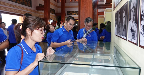 Đoàn cán bộ tuyên giáo, phóng viên TP.HCM thăm các địa chỉ đỏ báo chí cách mạng
