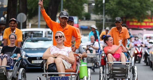 Việt Nam đón khách quốc tế cao kỷ lục, học gì để 'ăn nên làm ra'?