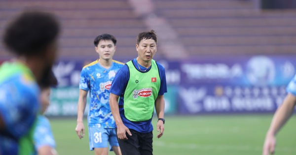 Giật mình giá vé xem Xuân Son và đội tuyển Việt Nam đấu chủ nhà Lào: Chỉ 13.000 đồng!