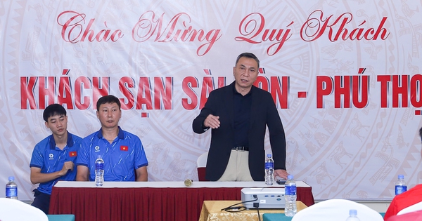 Chủ tịch VFF Trần Quốc Tuấn chúc mừng Xuân Son, muốn đội tuyển Việt Nam làm được điều đặc biệt