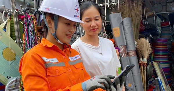 Vượt mưa lũ lịch sử, EVNNPC đảm bảo cung cấp điện, đặt mục tiêu về đích sớm