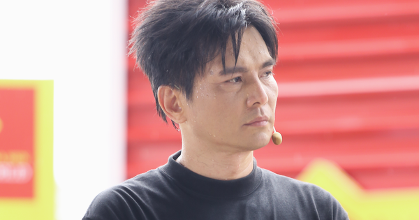 Ca sĩ Lâm Hùng nghẹn ngào nhắc về quá khứ