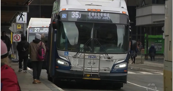 Trộm xe bu&yacute;t nhưng lại đ&oacute;n trả kh&aacute;ch nghi&ecirc;m chỉnh