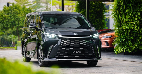 'Biệt thự di động' Lexus LM 500h giá 7,53 tỉ có gì hấp dẫn đại gia Việt?