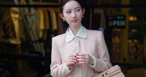 Đơn giản mà sang xịn với bộ đôi áo dệt kim, áo tweed và chân váy dài