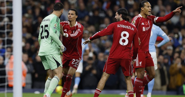 Hàng thủ thảm họa, Liverpool thua tan nát Man City: HLV Slot bị chỉ trích dữ dội