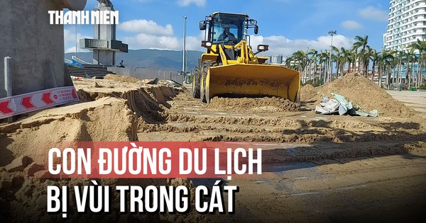 Gia Lai: Con đường du lịch bị cát vùi sau bão số 13