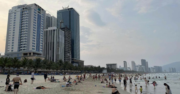 Một thi thể trôi dạt vào bờ biển Đà Nẵng