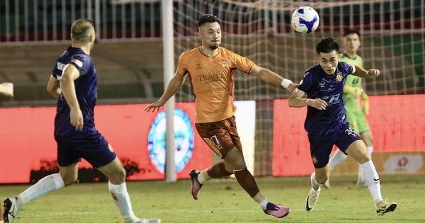 HAGL thoát đáy bảng trước khi V-League tạm nghỉ