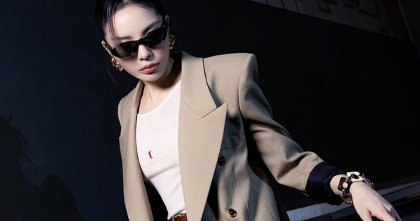 Diện blazer dáng rộng để khoe phong thái thanh lịch