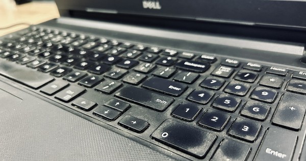 Bí quyết vệ sinh bàn phím laptop