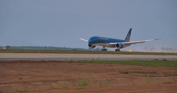 Máy bay Boeing 787 đã đáp thành công xuống sân bay Long Thành