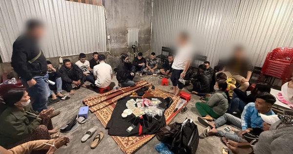 Công an TP.Huế xóa sới bạc xóc đĩa trong quán cà phê