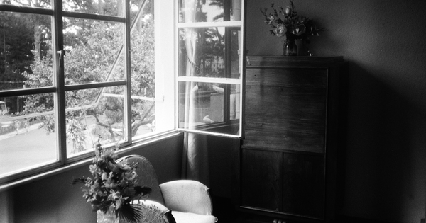 Một không gian dành cho nhiếp ảnh đen trắng thủ công