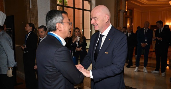 Chủ tịch FIFA chúc các đội tuyển bóng đá Việt Nam giành HCV SEA Games 33 