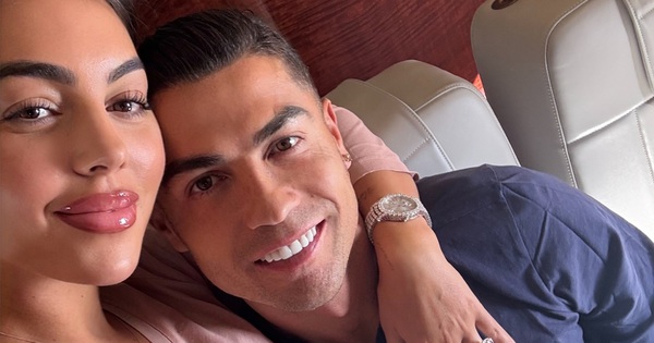 Chuyện tình 'vượt xa khía cạnh thể xác' của Ronaldo và người mẫu bốc lửa