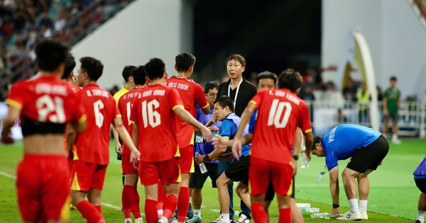 Báo chí khu vực: 'Thái Lan run rẩy, mất HCV vào tay U.23 Việt Nam vì ông Kim quá giỏi’