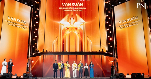 Bà Cao Thị Ngọc Dung được vinh danh ‘Lãnh đạo trọn đời’ tại Vạn Xuân Awards 2025