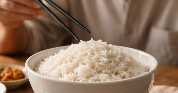 Người lớn tuổi ăn cơm nguội cần lưu ý điều gì?