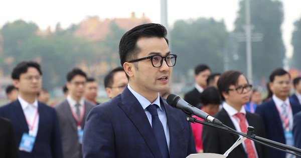 Đại biểu Đại hội Hội Thầy thuốc trẻ báo công dâng Bác