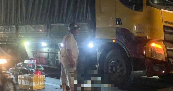 Hai thiếu niên tử vong dưới bánh xe tải ở TP.HCM