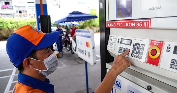 Giá xăng dầu hôm nay 20.12.2025: Leo lên mốc 60 USD/thùng