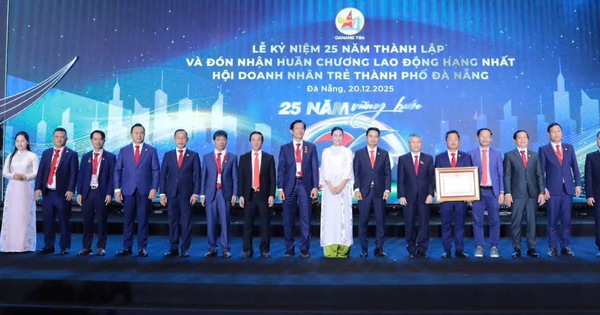 Hội Doanh nhân trẻ TP.Đà Nẵng nhận Huân chương Lao động hạng nhất